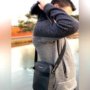 💥PRICE DROP💥Micheal Kors - Medium Crossbody Leather Cooper Flight Bag - Black